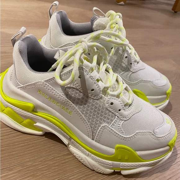 Authentic Balenciaga Triple Sneaker - Picture 3 of 6